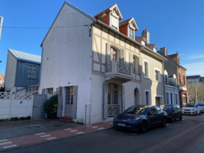 Grande maison à 300m mer et commerces, parking 2places et linge inclus